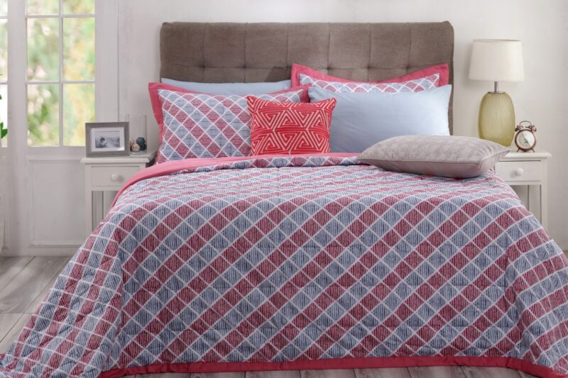 bed in box - claire (king) quilt set