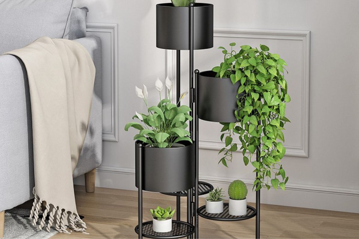 q41 black planter (small) (price indicated is per piece)