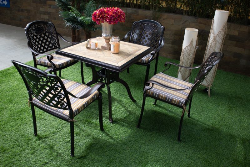 WINDSOR Dining Table