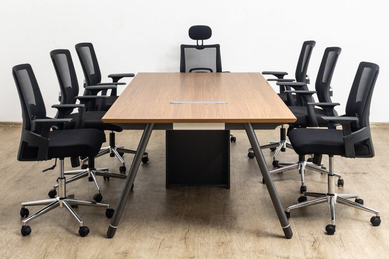 55CLM001 - 2.4M CONFERENCE TABLE