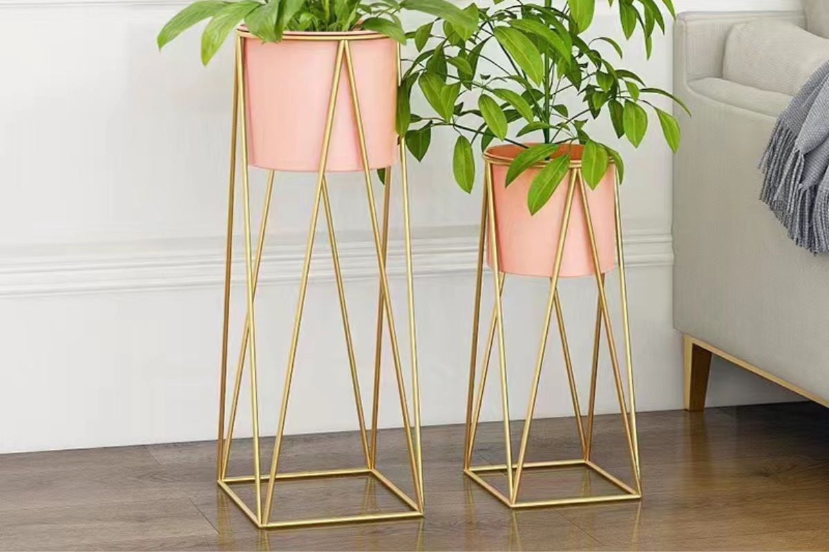 q72 pink planter (small) (price indicated is per piece)