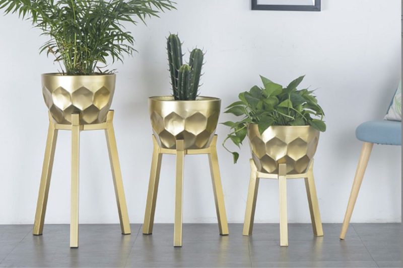 q41 black planter (small) (price indicated is per piece)