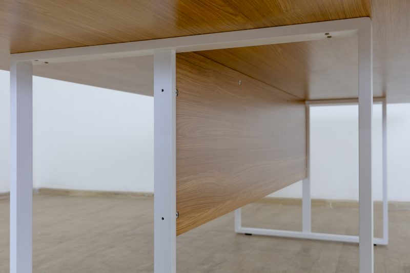 d0524 - 2.4m conference table