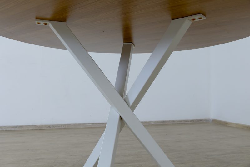 mad05-0808 - round meeting table