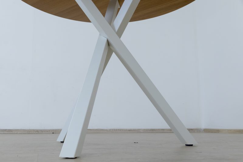 mad05-0808 - round meeting table