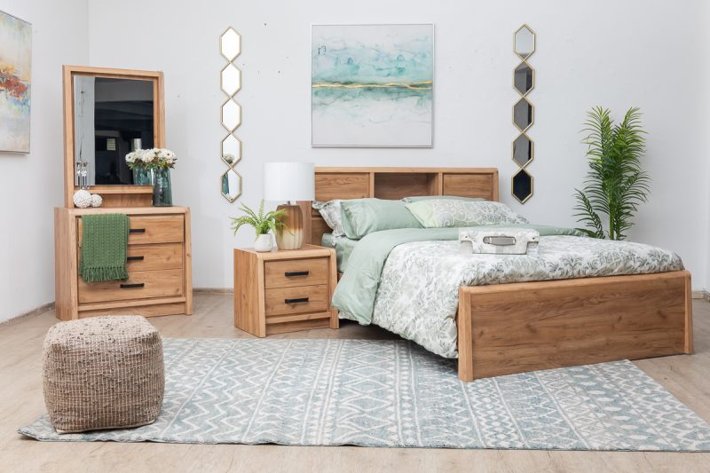 derry queen bed + 1 nightstand + dresser mirror