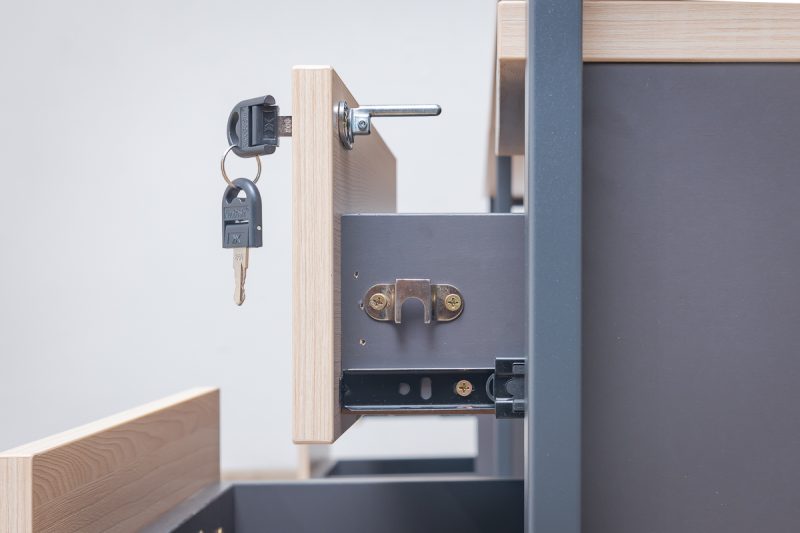 oz-8004-24- 4 way workstation