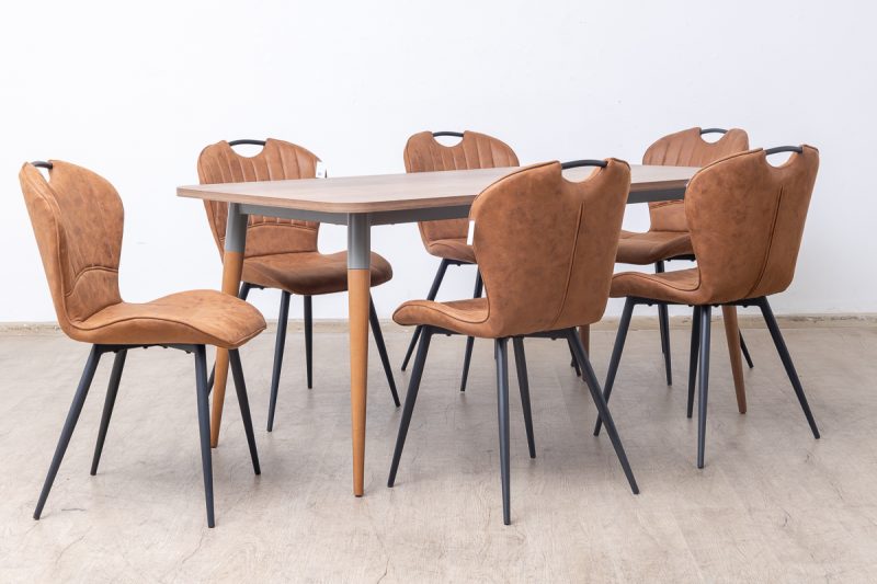 flemens dining table + 8 chicago chairs