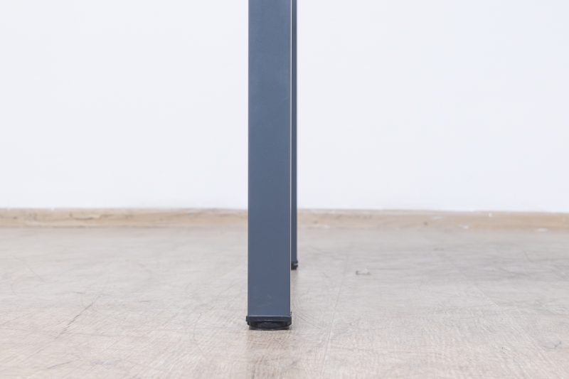 steve plastic top table