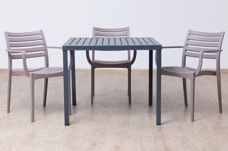 steve plastic top table (copy)