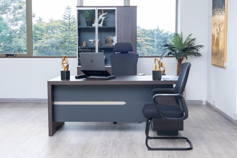 mza05-1616 -1.6m-  executive desk