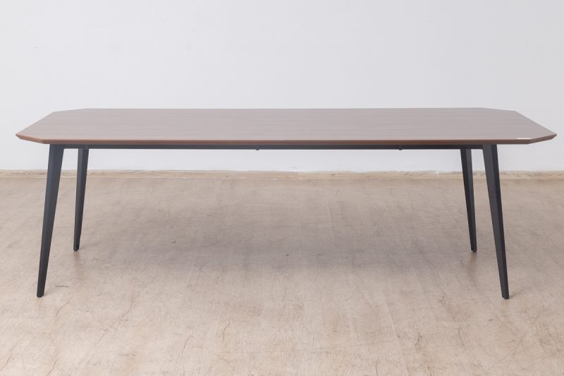 mad03-2411- conference table