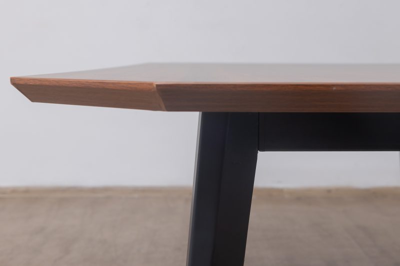 mad03-2411- conference table