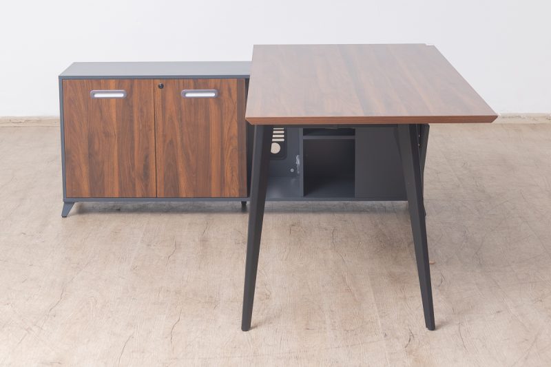 maa04-1816 - executive desk