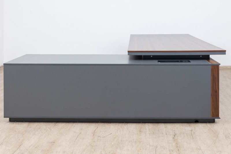 l1-a2624-  executive desk