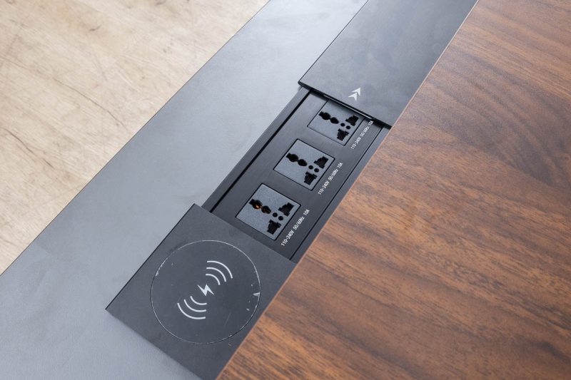 l1-a2624-  executive desk