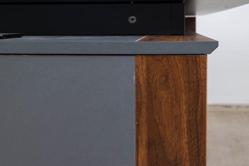 l1-a2624-  executive desk