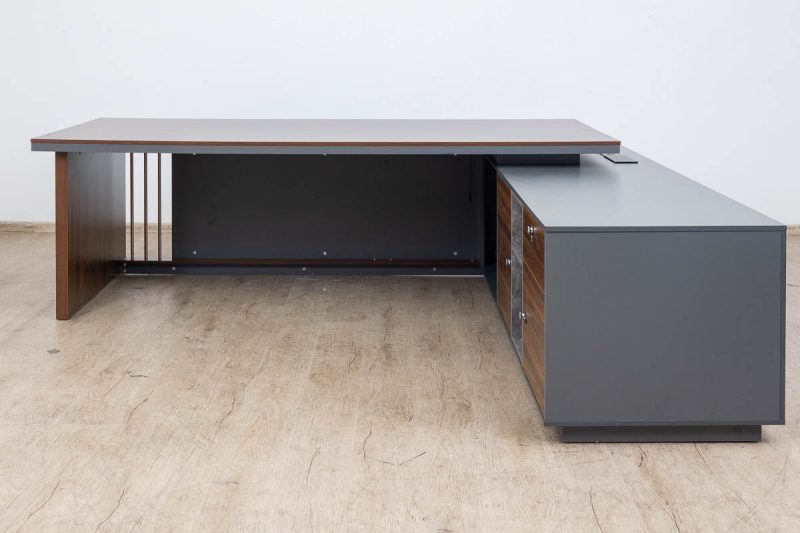 l1-a2624-  executive desk