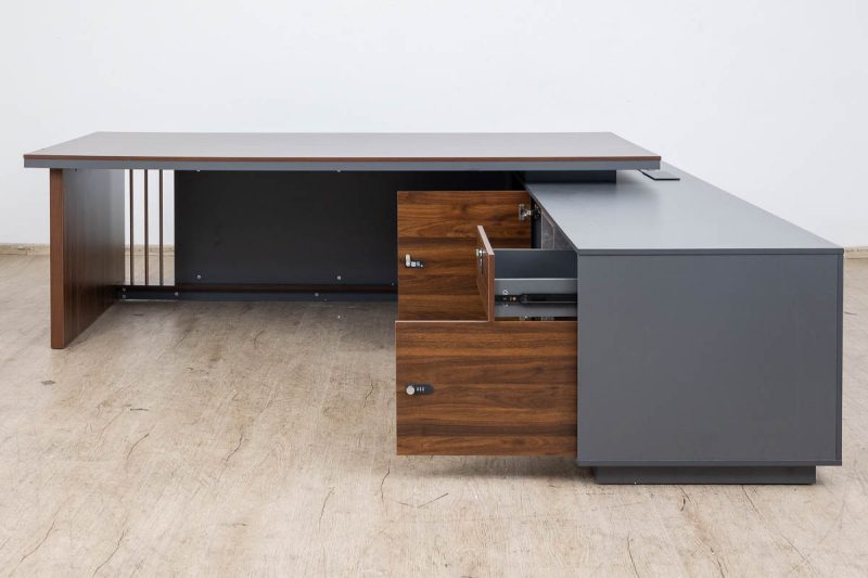 l1-a2624-  executive desk