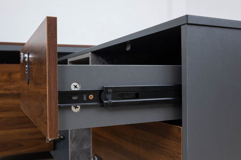 l1-a2624-  executive desk