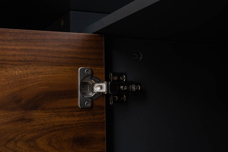 l1-a2624-  executive desk