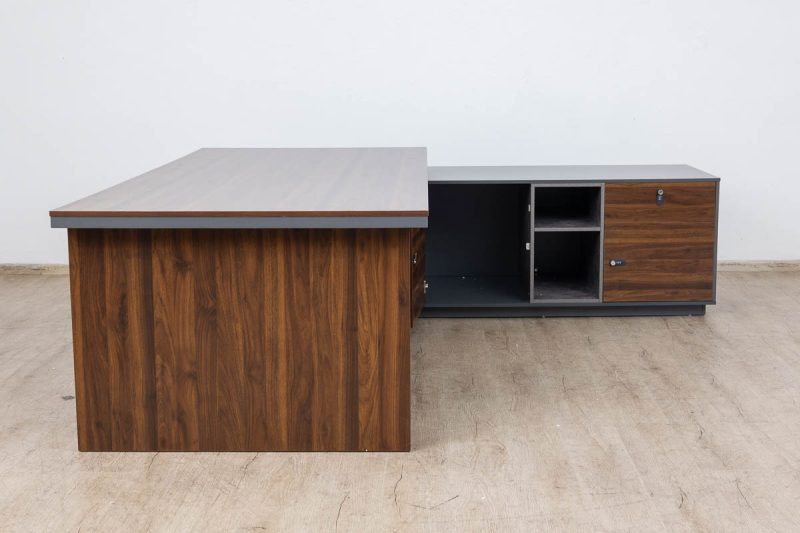 l1-a2624-  executive desk