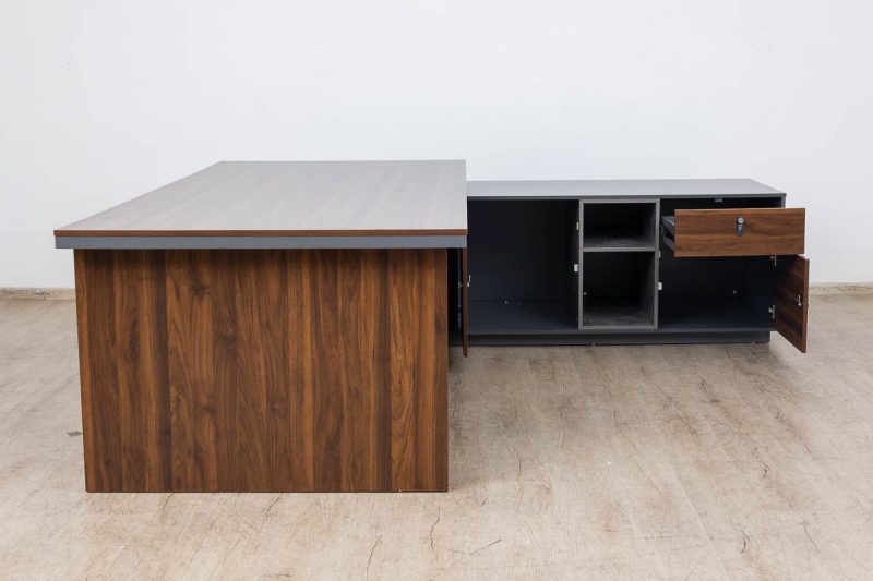 l1-a2624-  executive desk