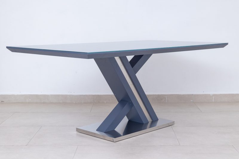 loyal dining table