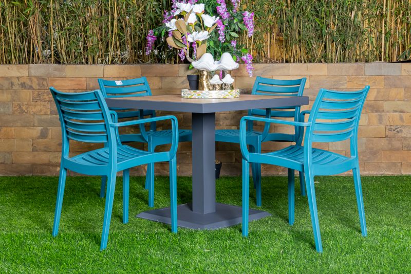 accra outdoor table + 4 chairs