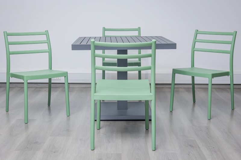 accra outdoor dining table + 4 trent chairs (copy)