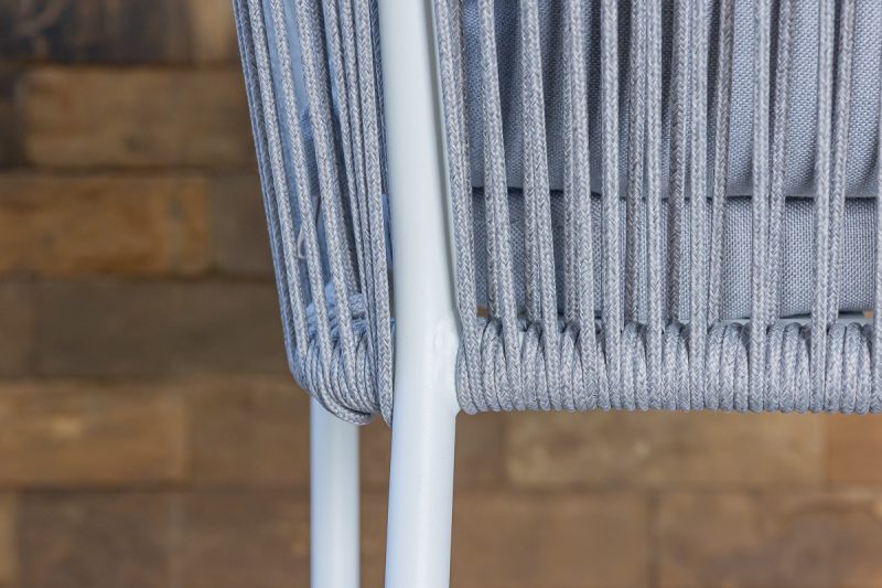 accra outdoor dining table + 4 kampala chairs