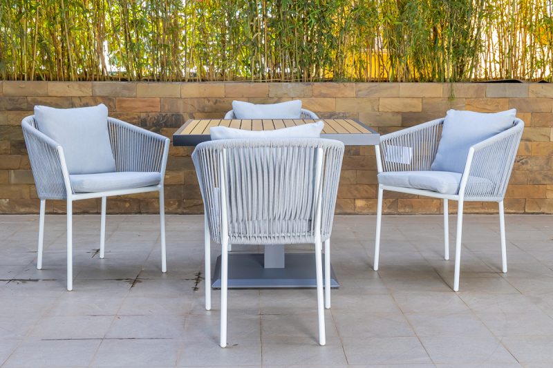 accra outdoor dining table + 4 kampala chairs