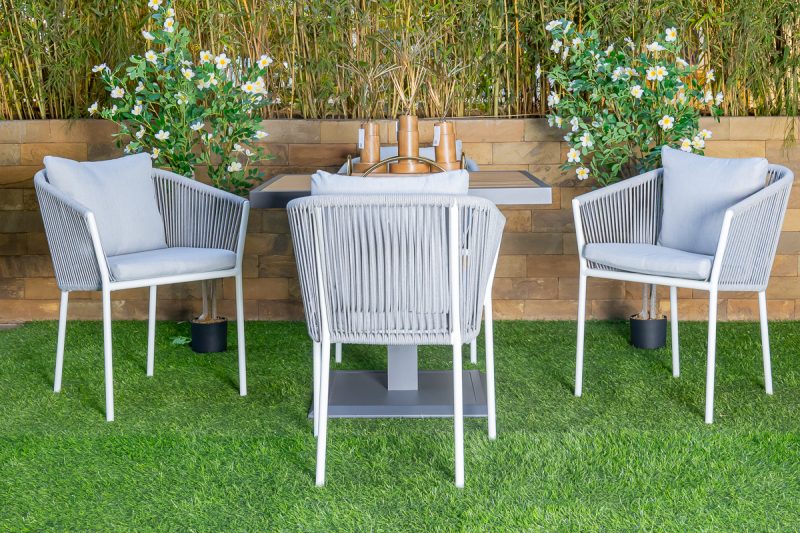 accra outdoor dining table + 4 kampala chairs