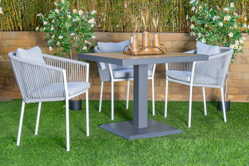 accra outdoor dining table + 4 kampala chairs