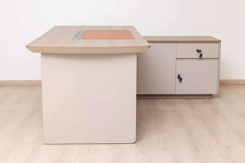 51mhs022 - executive desk