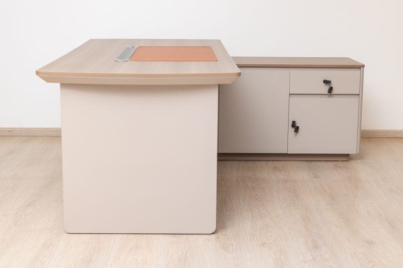 51mhs022 - executive desk