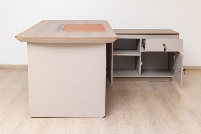 51mhs022 - executive desk