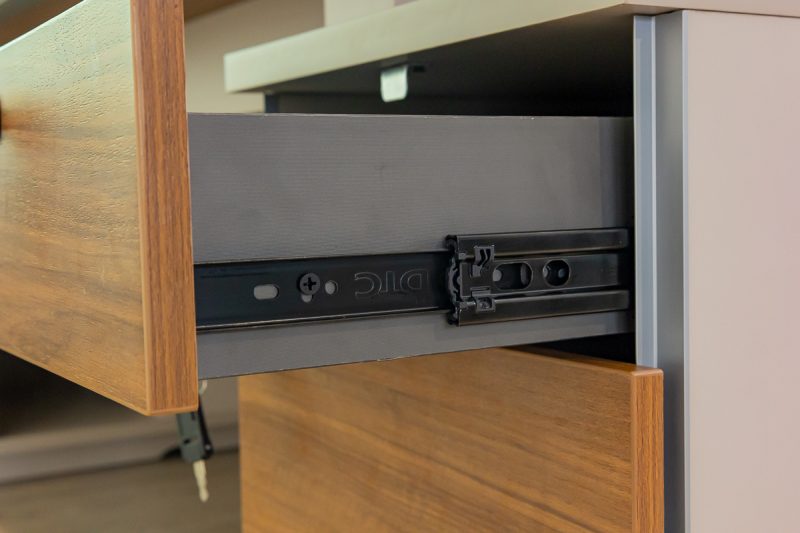 57mhs003 - executive desk