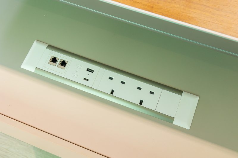 57mhs003 - executive desk