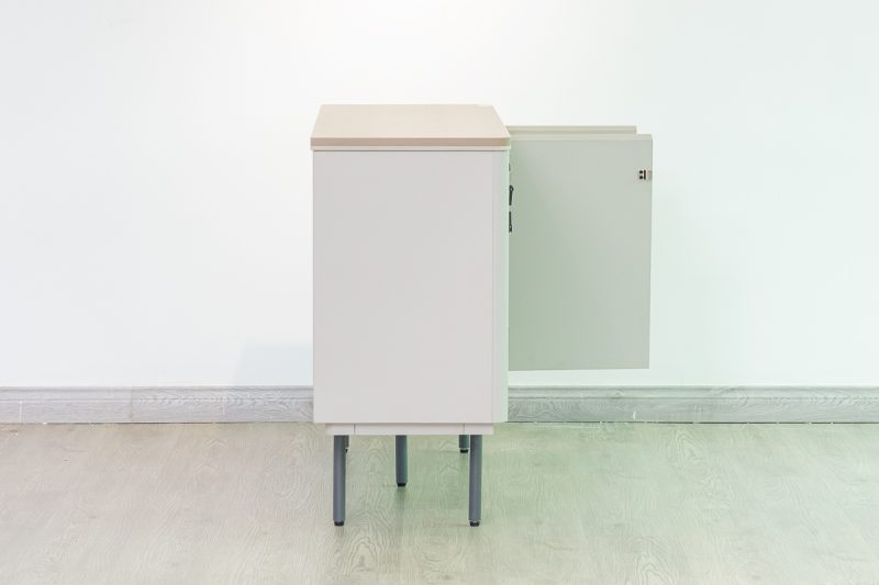 51uhs302 - credenza