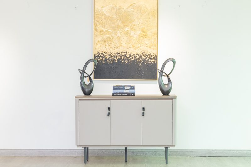 51uhs302 - credenza