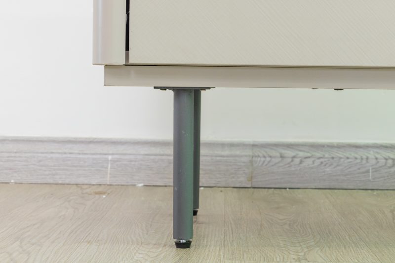 51uhs302 - credenza