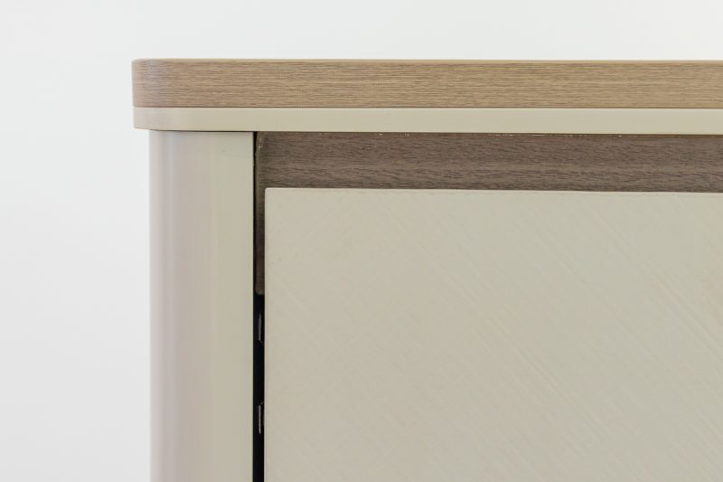 51uhs302 - credenza