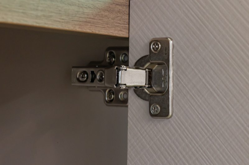 51uhs302 - credenza