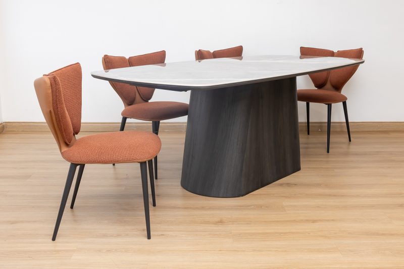 mosco dining table + 6 butterfly chairs