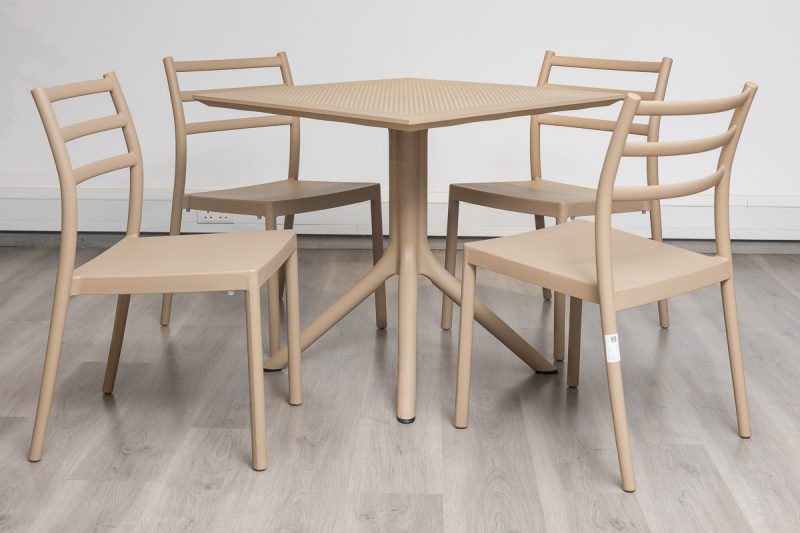 avro outdoor dining table + 4 trent chairs (copy)