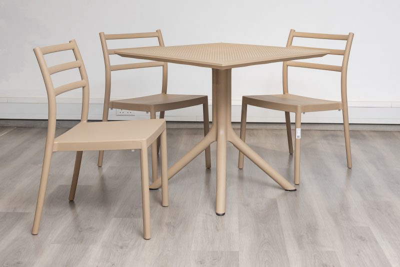 avro outdoor dining table + 4 trent chairs