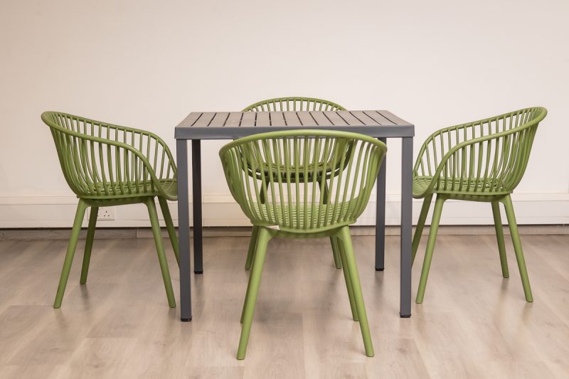 steve plastic top table + 4 ariel chairs