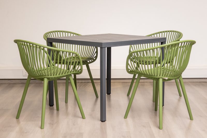 steve plastic top table + 4 ariel chairs