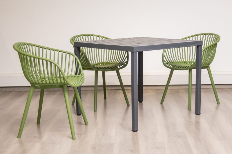 steve plastic top table + 4 ariel chairs